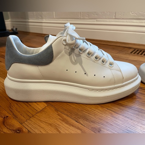 Alexander McQueen Women’s Oversized Sneaker Size 39 - Picture 9 of 12